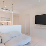 Athina With Direct Pool Access - Gh8 Apartment Gialova