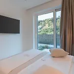 Athina With Direct Pool Access - Gh8 Apartment *