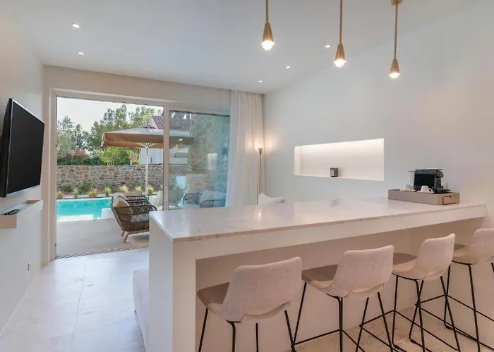 아파트 Athina With Direct Pool Access - Gh8 *