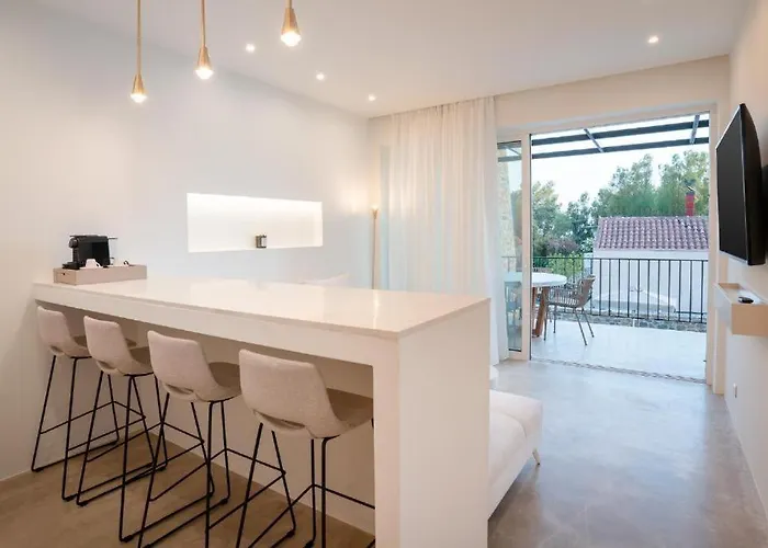 Athina With Direct Pool Access - Gh8 Gialova